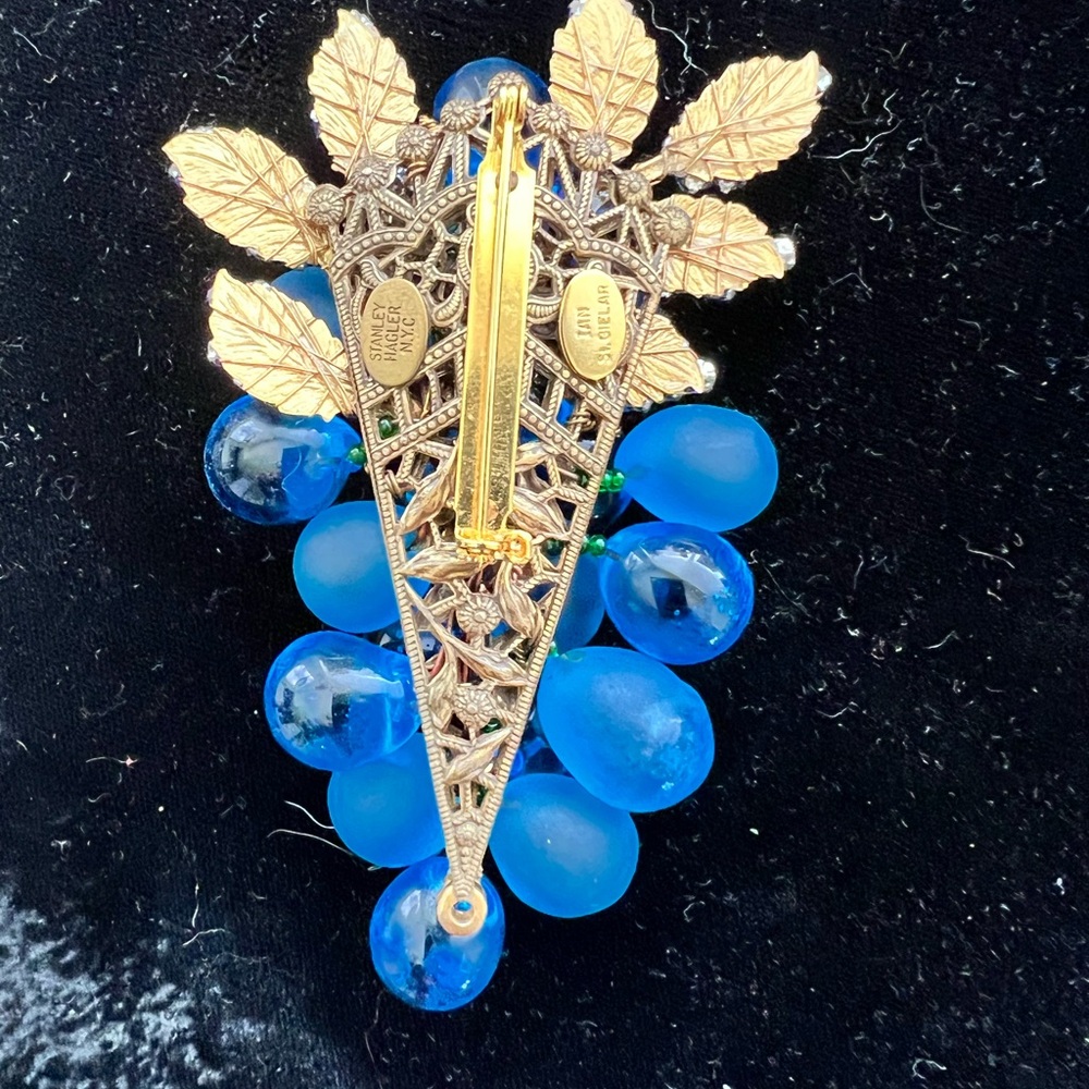 Stanley Hagler Blue Grapes Brooch - Picture 7 of 17